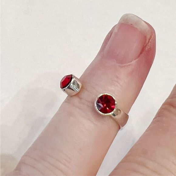 Ruby-colored Crystals (July-Birthstone) Adjustable Toe Ring / Kid's Ring in Ster - Picture 2 of 6